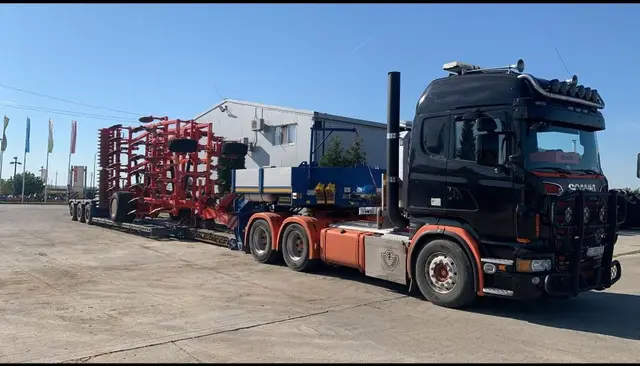 Transport agabaritic utilaje pe lowboy, organizat de Dacoda