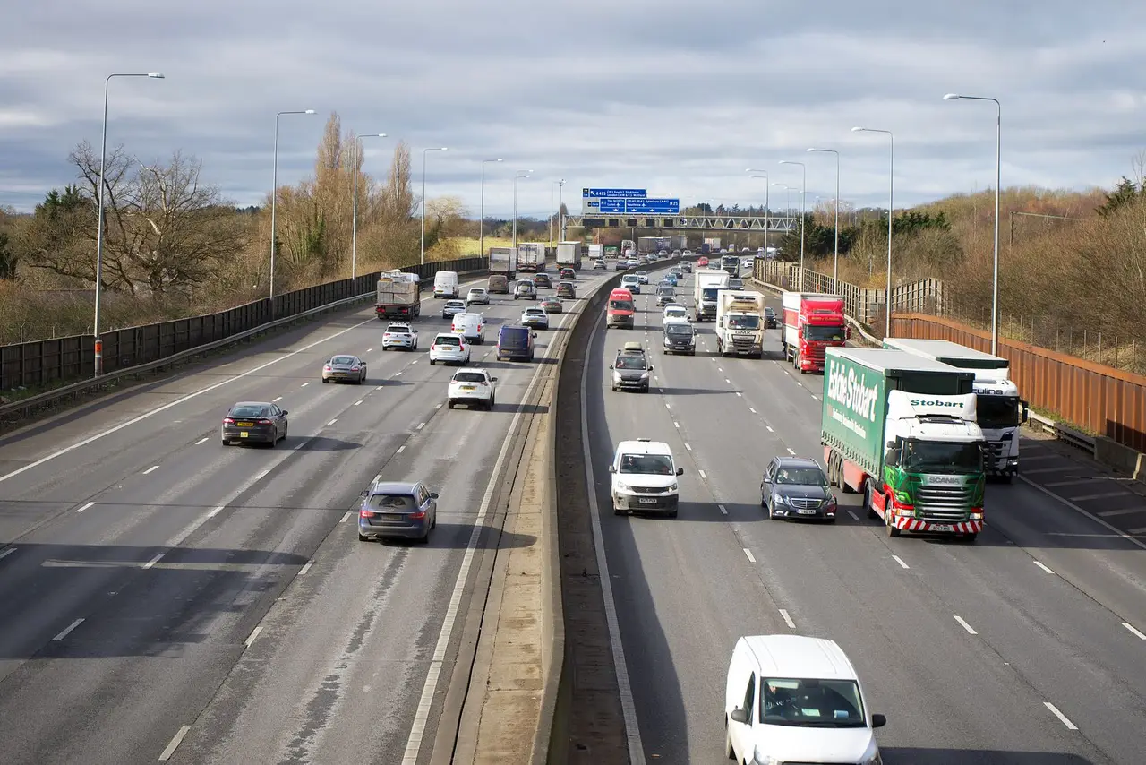 Transport rutier de mărfuri pe autostradă, organizat de Dacoda